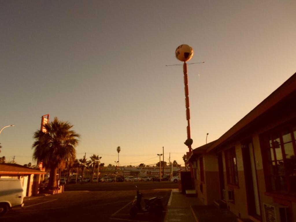 Desert Moon Motel Las Vegas Exterior photo